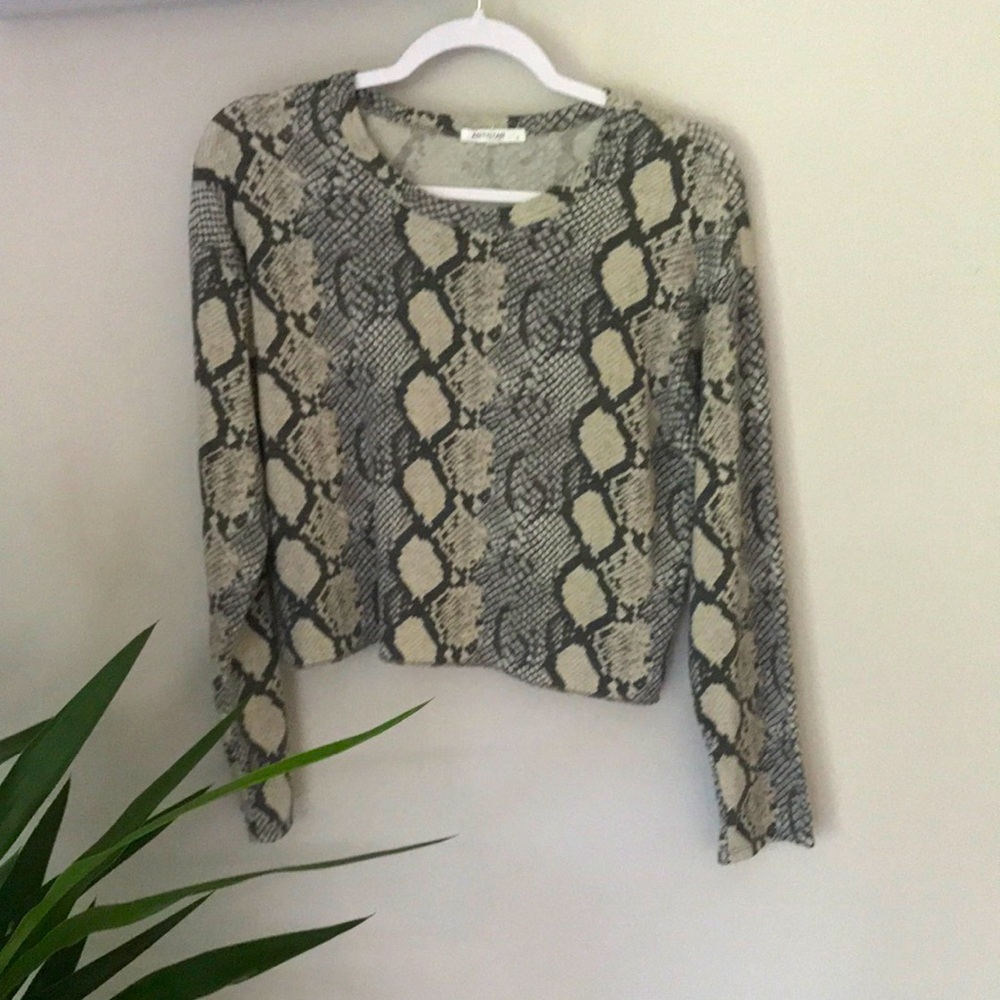 ANTISTAR Cropped Sweater